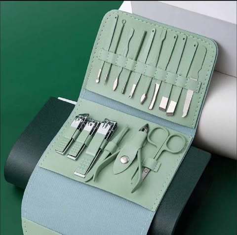 16pcs%20Nail%20Clippers%20Set,Manicure%20&%20Pedicure%20Tools,%20Stainless%20Steel%20Nail%20Cutter%20Kit%20for%20men%20and%20women,%20with%20Leather%20Bag,%20Travel%20Grooming%20Kit%20for%20Facial,%20Cuticle%20and%20Nail%20Care%20-%20Image%203