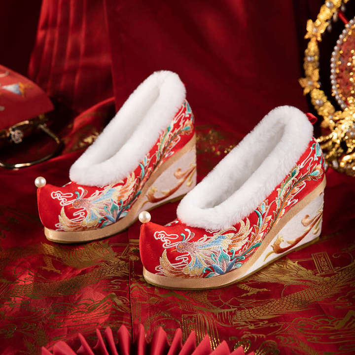 Auspicious Ruyi 2023 Winter New Xiuhe with Chinese Embroidered Pearl Slope and Ancient Style Hanfu Wedding Shoes
