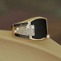 Classic Men's Ring Fashion Metal Gold Color Inlaid Black Stone Zircon Punk Rings for Men Engagement Wedding Luxury Jewelry.