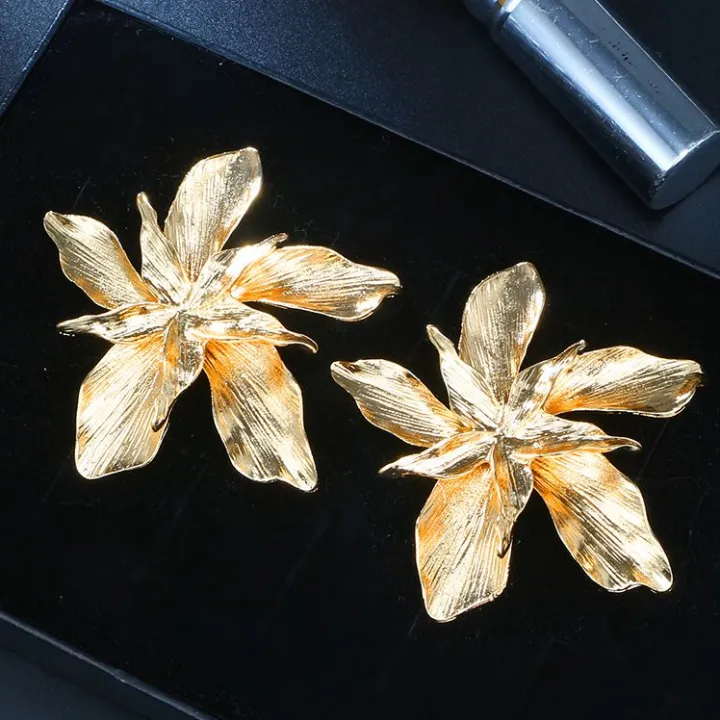 Trendy%20Big%20Stud%20Flower%20Dangle%20Drop%20Earrings%20for%20Girls%20Simple%20Stylish%20Fashion%20New%20Collection%202024-%20Earrings%20for%20Girls%20Stylish/%20Earring%20for%20Women%20Jewelry%20-%20Image%203