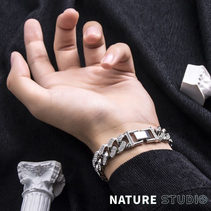 Well%20Curated%20-Understated%20-Choice%20and%20Remark%20-Stainless%20Steel%20Bracelets-%20Avant-garde-%20Requried%20to%20Have%20Qualityful%20-%20Easy%20To%20care%20and%20Longive%20-%20Image%203