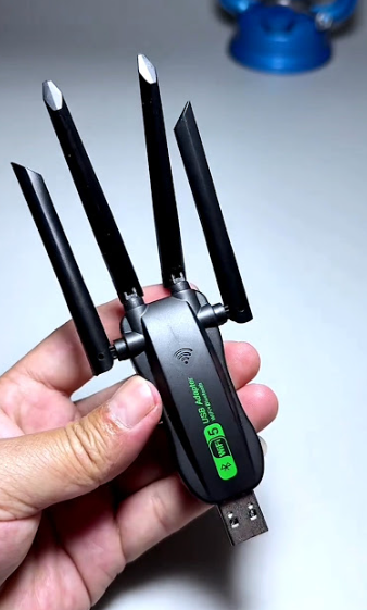 USB%203.0%20WiFi%20Adapter%201300Mbps%20For%20Dual%20Band%202.4G/5GHz%20Bluetooth%204.2%20USB%20Network%20Card%20Wireless%20Wi%20Fi%20Receiver%20For%20Desktop%20Laptop%20-%20Image%204