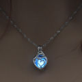 (New)Glow in the Dark Fahion Women Love Heart-haped Hollow Pendant Chain Necklace.