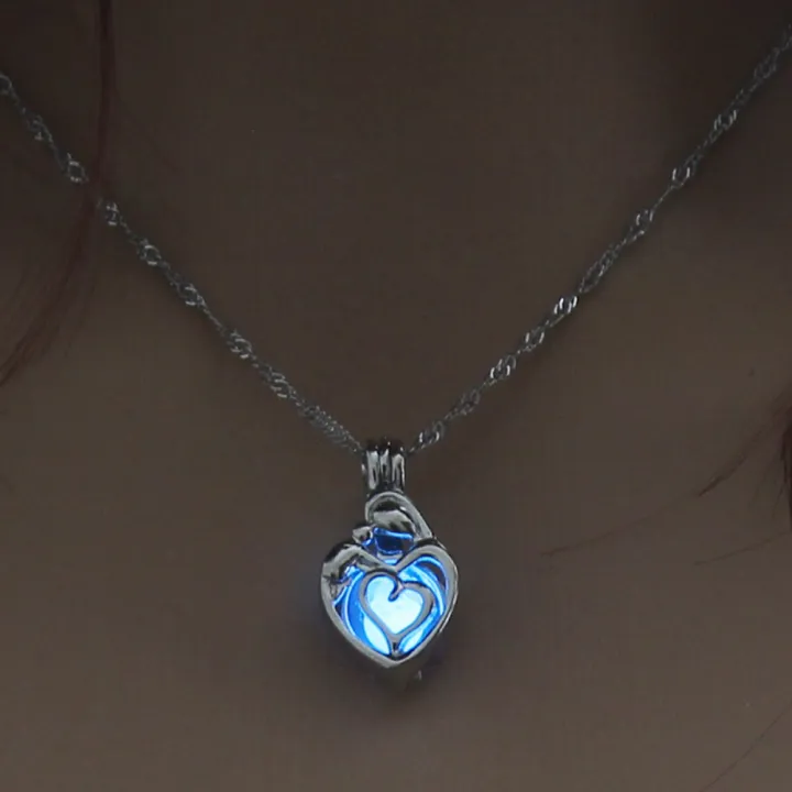 %EF%BC%88New%EF%BC%89Glow%20in%20the%20Dark%20Fahion%20Women%20Love%20Heart-haped%20Hollow%20Pendant%20Chain%20Necklace%20-%20Image%204