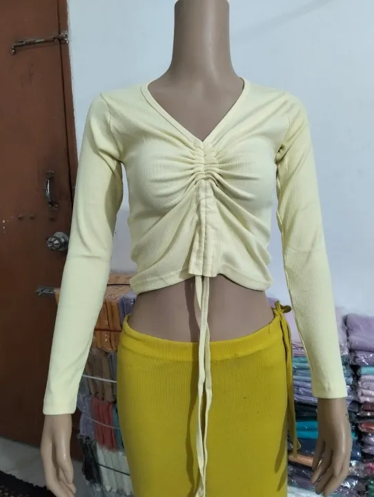 Cotton%20Blouse%20for%20Women%20Stylish%20Fashionable%20Short%20Body%20Full%20Hata%20Crop%20Tops%20Girls%20Eye%20Catching%20Trendy%20Outfit%20-%20Image%207