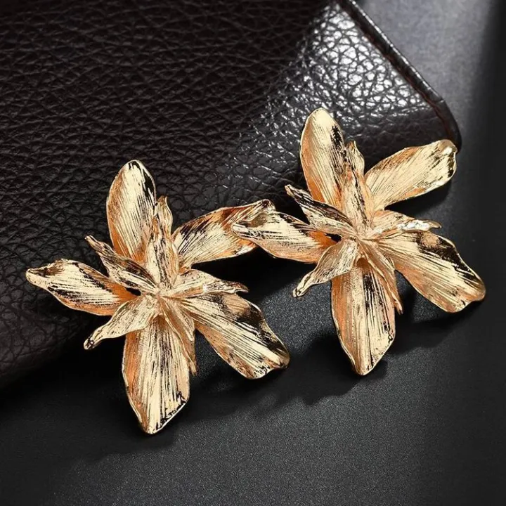 Trendy%20Big%20Stud%20Flower%20Dangle%20Drop%20Earrings%20for%20Girls%20Simple%20Stylish%20Fashion%20New%20Collection%202024-%20Earrings%20for%20Girls%20Stylish/%20Earring%20for%20Women%20Jewelry%20-%20Image%204