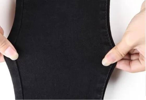 Slim%20Fit%20Stretchy%20Black%20Jeans%20Pants%20for%20Women%20-%20Trendy%20and%20Comfortable%20-%20Image%204