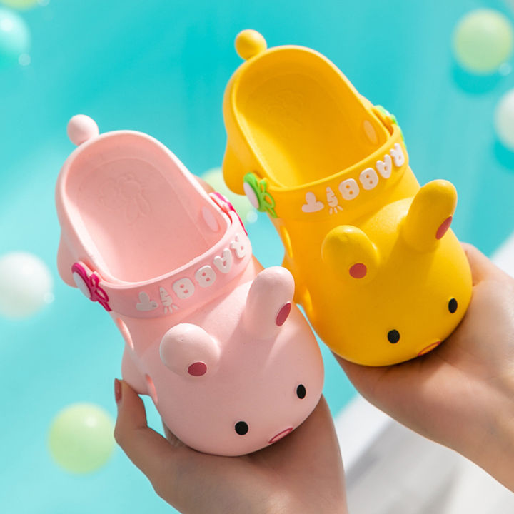 Wholesale%20kids%20bunny%20sandals%20for%20boys%20and%20girls%20baby%20wear%20indoor%20soft-soled%20anti-slip%20cartoon%20cute%20hole%20shoes%20in%20summer%20outside%20-%20Image%203