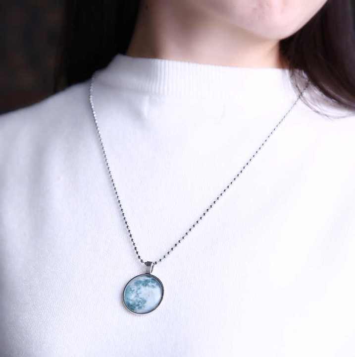 Trendy%20Luminous%20Romantic%20Starry%20Sky%20Pendant%20Round%20Luminous%20Moon%20Galaxy%20Planet%20Glass%20Necklace%20Dream%20Starry%20Sky%20Pendant%20Necklace%20for%20Women%20Girls%20Jewelry%20Gift%20-%20Image%203