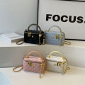 2024 tren new Lingge small square bag, internet brity chain, one shoulder crossbo fashionable portable women's bag.