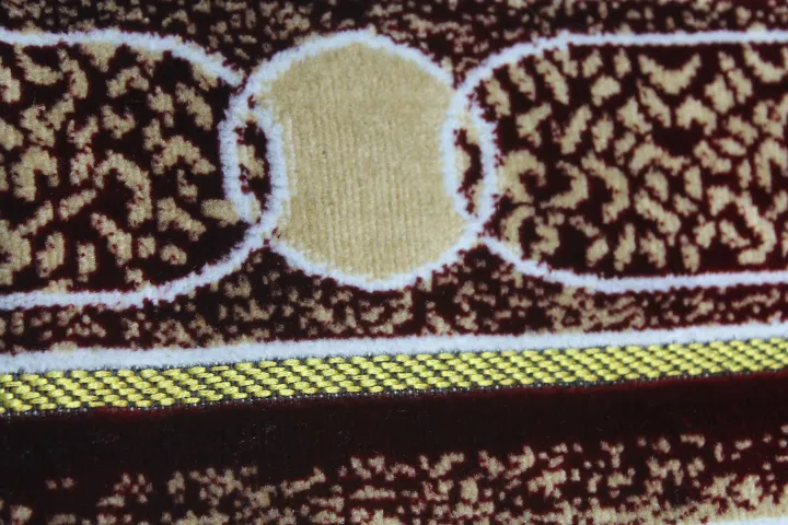 1%20Pcs%20Turkey%20Made%20Soft%20Velvet%20Prayer%20Mat,%20Rug,%20Jaynamaz%20-%20Image%207