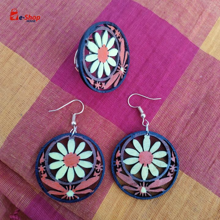 Wooden%20Hand%20Painted%20Handicraft%20Jewelry%20-%20Image%204