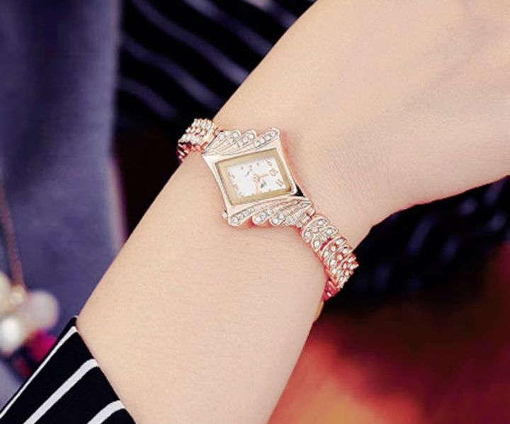 Analog%20stylish%20elegant%20watch%20for%20women%20-%20Rose%20gold%20-%20Image%204