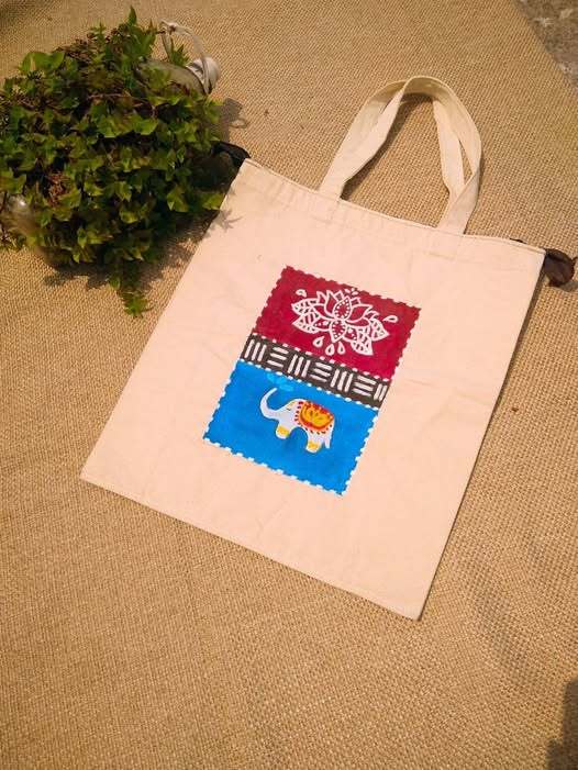 Trendy Hand-Art Canvas Tote Bag For Girls with Zipper | Eco-Friendly | Perfect for Shopping, College or University, and Daily Use 🌿