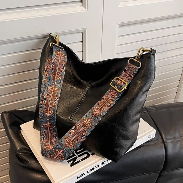 Large%20Capacity%20Bag%20Women's%20New%20Fashion%20Shoulder%20Bag%20Retro%20Versatile%20Broadband%20Crossbody%20Tote%20Bag%20Geometric%20Strap%20Hobo%20Bag%20-%20Image%207