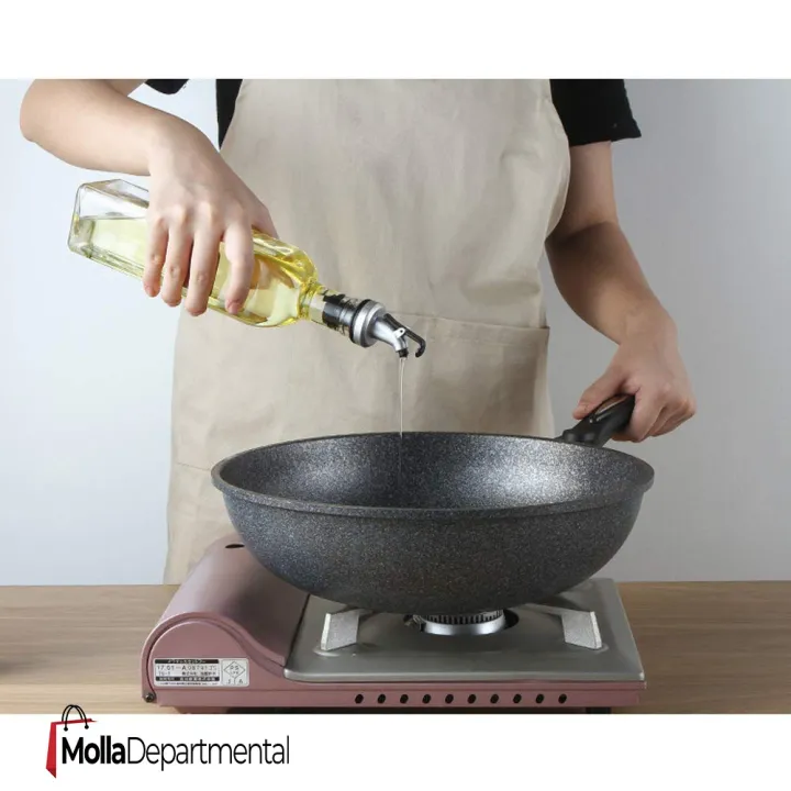 500ml%20Glass%20Oil%20Dispenser%20Bottle%20for%20Kitchen%20Stainless%20Steel%20Leak-Proof%20Cork%20Transparent%20Oil%20Pourer%20and%20Holder%20-%20Image%204