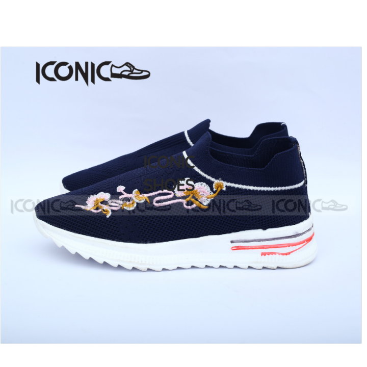 Iconic%20Fabric%20Sneaker%20for%20Women%20-%20Fashionable%20Light%20Weight%20Sneakers%20shoe%20For%20Women-%20Iconic%20shoes%20-%20Image%204