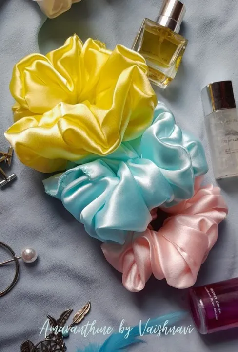3%20Pcs%20%20helpful%20%20Silk%20Scrunchie%20Hair%20Band%20Bracelet%20Set%20For%20Grils%20-%20Image%204