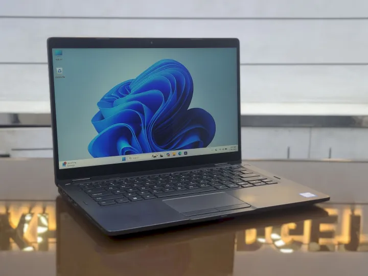 Dell%20Latitude%205300%20(2-in-1)%20Core%20i5-8365U%20256/8%2013.3"%20(1920x1080)%20X360%20%7C%20G.Touch%20-%20Image%203