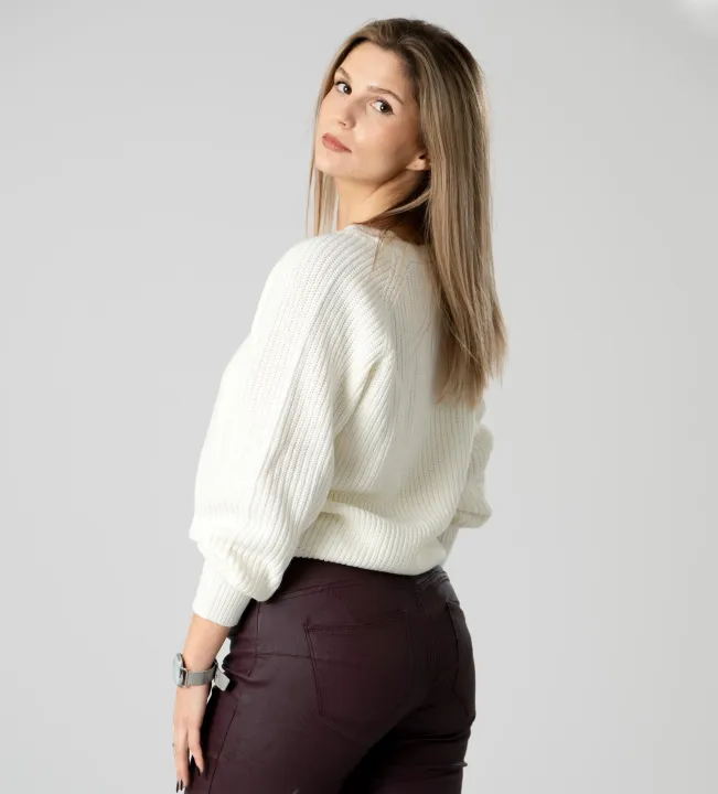 Pantoneclo%20Premium%20Women's%20V-Neck%20Sweater%20/%20Cardigan%20-%20Image%208