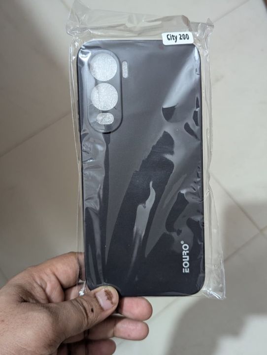 itel%20City%20200%20Silicone%20Matte%20Flexible%20Soft%20Phone%20Case%20-%20Black%20-%20Phone%20Back%20Cover%20-%20Image%203