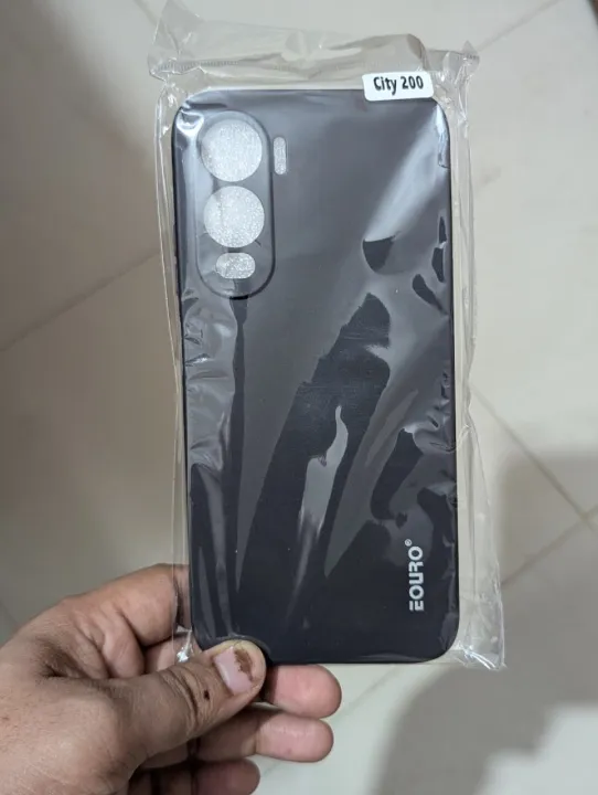 itel%20City%20200%20Silicone%20Matte%20Flexible%20Soft%20Phone%20Case%20-%20Black%20-%20Phone%20Back%20Cover%20-%20Image%203