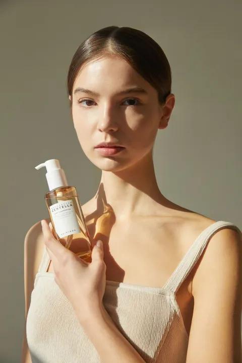 SKIN1004%20Madagascar%20Centella%20Light%20Cleansing%20oil%20200ml%20-%20Image%206
