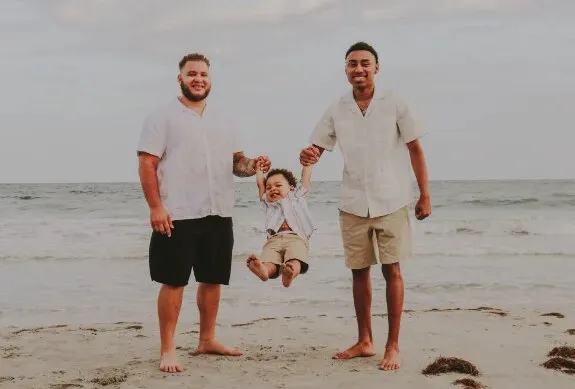 Men's%20Traditional%20Cuban%20Camp%20Collar%20Guayabera%20Shirt%20Short%20Sleeve%20Embroidered%20Mexican%20Caribbean%20Style%20Beach%20Shirt%20with%204%20Pocket%20-%20Image%202