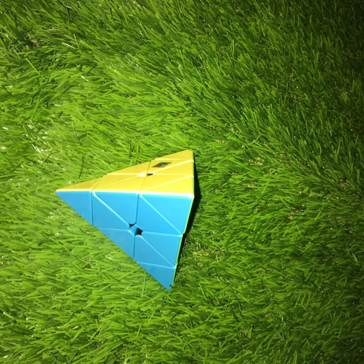 Rubik%E2%80%99s%20Very%20Flexible%20-%20Pyramid%20Cube%20-%20Image%208