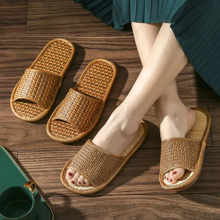 women%20and%20men%20Slippers%20non-slip%20home%20rattan%20grass%20indoor%20couple%20home%20men%20and%20women%20spring%20and%20summer%20bamboo%20woven%20sandals%20-%20Image%203