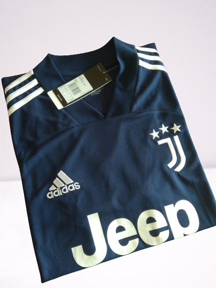 Juventus%20Away%202020/21%20Thai%20Premium%20Half%20Sleeve%20-%20Jersey%20-%20Image%203