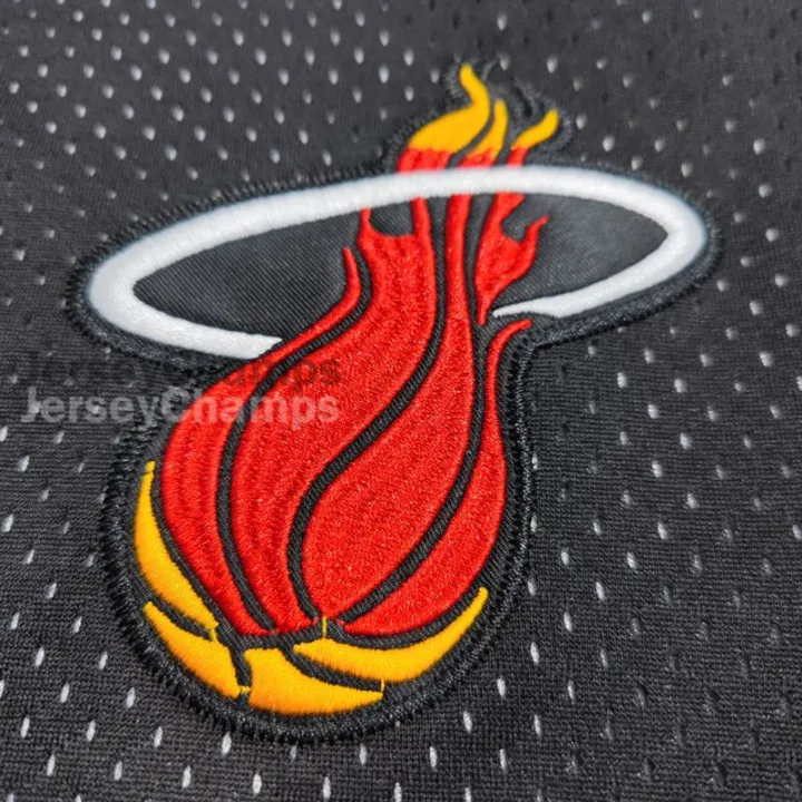 Wade%20Shorts%20Miami%20HeatHEATEmbroidered%20Vintage%20Mesh%20American%20Style%20HopINSPopular%20Basketball%20ShortsJD%20-%20Image%202