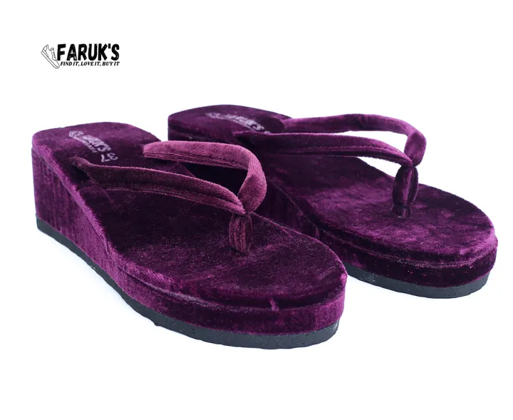 New%20Trendy%20Women%20And%20Girls%20Flat%20Sandals%20For%20Casual%20Look%20In%20Slide%20Kickonn%20sandals%20,Slide,Clogs%20and%20designable%20sandals%20for%20Women's%20and%20Girl's,%20Women's%20sandals%20,%20summer%20shoes,%20beach%20shoes%20-%20Image%204