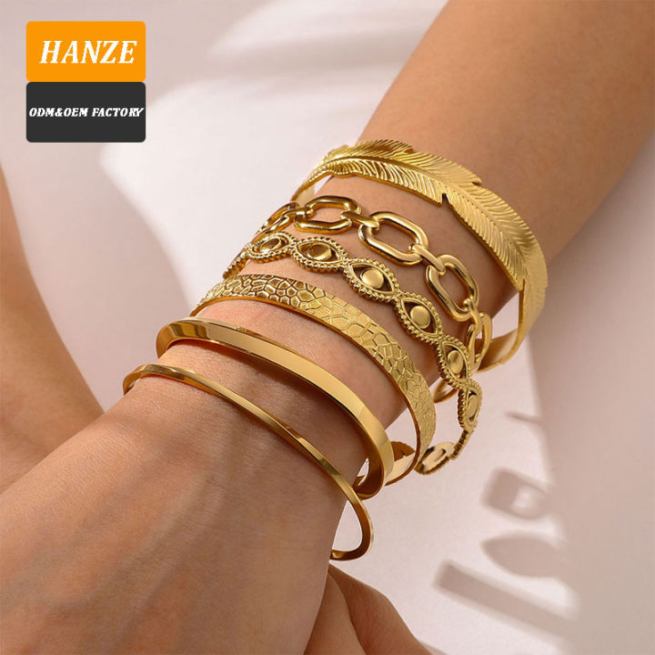 Fashion selling women 18K gold stainless steel jewelry, heart-shaped titanium steel bracelet