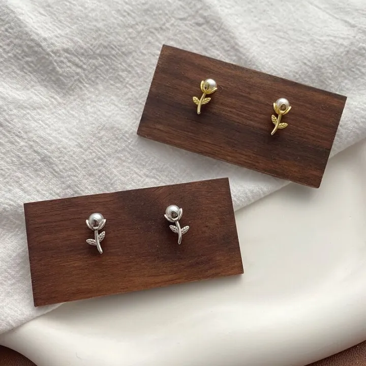 S925%20sterling%20silver%20tulip%20stud%20earrings%20women's%20ins,%20sweet%20and%20gentle,%20light%20luxury,%20niche%20design,%20simple%20flowers,%20shell%20bead%20earrings%20-%20Image%203