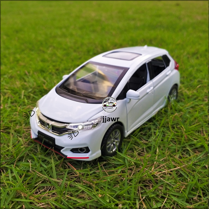 1:32%20Honda%20Jazz%20GK5%20Model%20Diecast%20Toy%20Car%20-%20Image%205