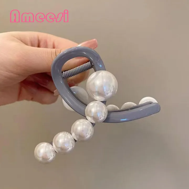 Vintage%20Hair%20Claw%20Clasp%20Stylish%20Faux%20Pearl%20Hair%20Claw%20with%20Cross%20Hollow%20Out%20Design%20Strong%20Grip%20Anti-slip%20Hair%20Styling%20Tool%20for%20Women%20-%20Image%205