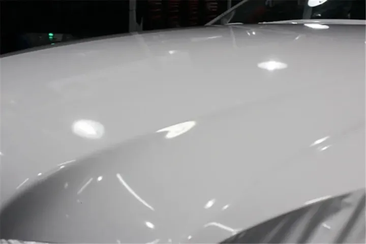 White%20Glossy%20Vinyl%20Wrap%20Film%20Gloss%20Car%20Wrapping%20Film%20Bubble%20Free%20Car%20Sticker%20Bike%20Phone%20Console%20Skin%20-%20Image%204