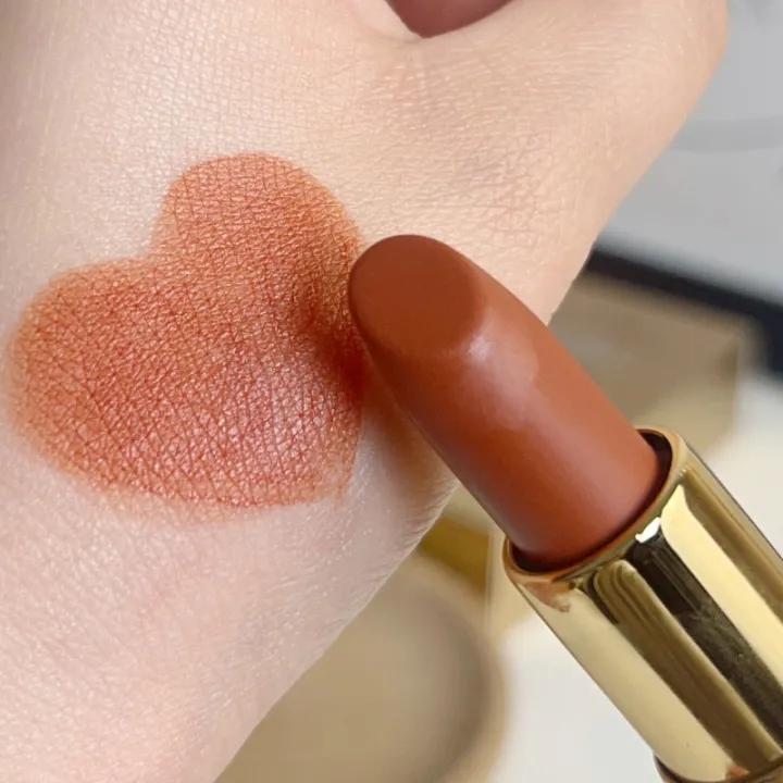 Winnie%20the%20Bear%20temperament,%20berry%20lipstick,%20sweet,%20half-ripe%20watermelon,%20scoop%20color,%20sea%20salt,%20cinnamon,%20non-stick%20cup%20lipstick%20-%20Image%204