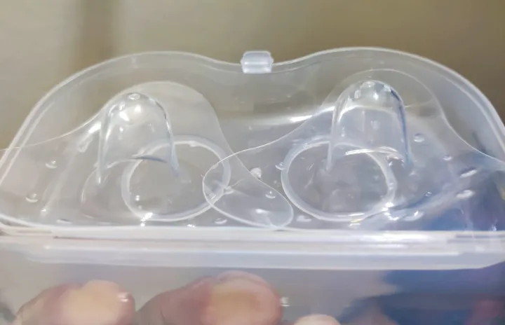 2%20Piece%20Nipple%20Shield%20with%20Carrying%20Box%20BreastFeeding%20Nipple%201box%20-%20Image%205