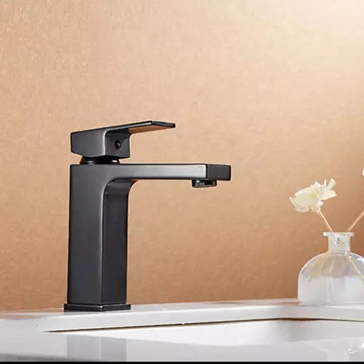 Sanitary%20Wares%20Chrome%20Surface%20Single%20Handle%20Basin%20mixer%20Bathroom%20Face%20Basin%20Sink%20Water%20Body%20Faucet%20Tap%20Taps%20Mixer%20-%20Image%204