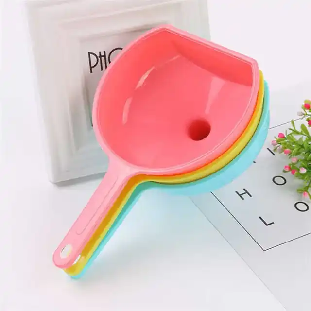 Plastic%20Oil%20Funnel%20With%20Handle%20-%20Multicolor%20-%20Image%204