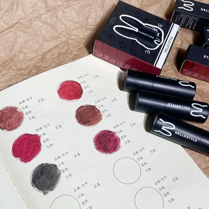 Punk%20Gothic%20Black%20Lipstick%20Waterproof%20Velvet%20Matte%20Lipstick%20Long%20Lasting%20Pigment%20Black%20Women%20Luxury%20Halloween%20Party%20Lips%20Makeup%20-%20Image%208