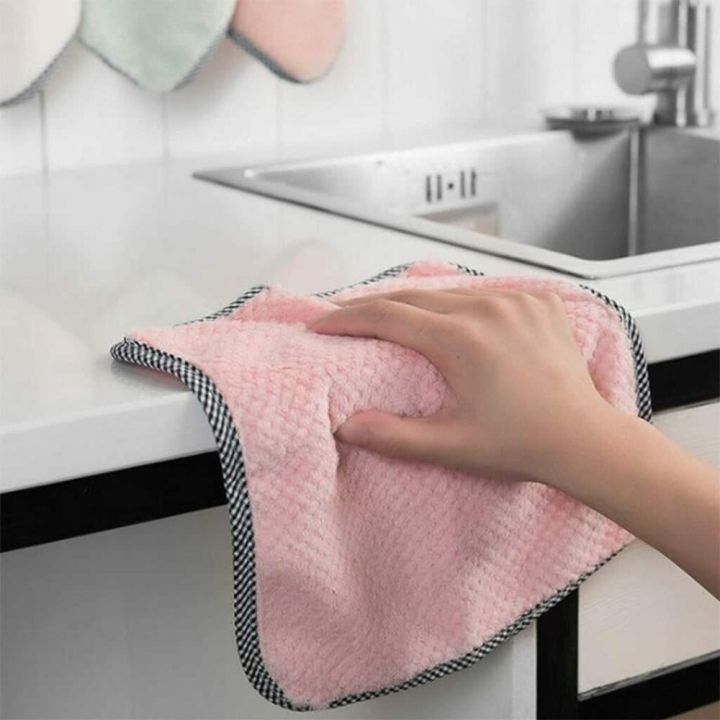 Kitchen%20Supplies%20Absorbent%20Hanging%20Towel%20Coral%20Fleece%20Tea%20Towel%20-%20Image%206