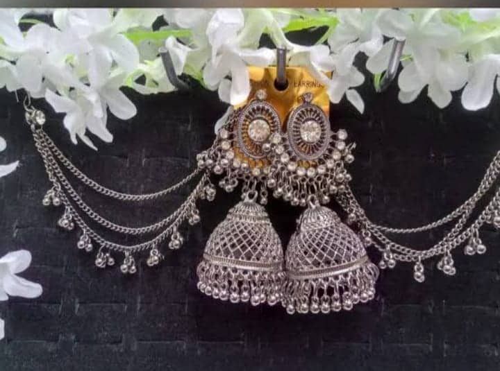 Beautiful%20Metal%20Earring%20With%20Stone%20/%20Jhumka%20Kaner%20Dul%20For%20Women%20-%20Image%202