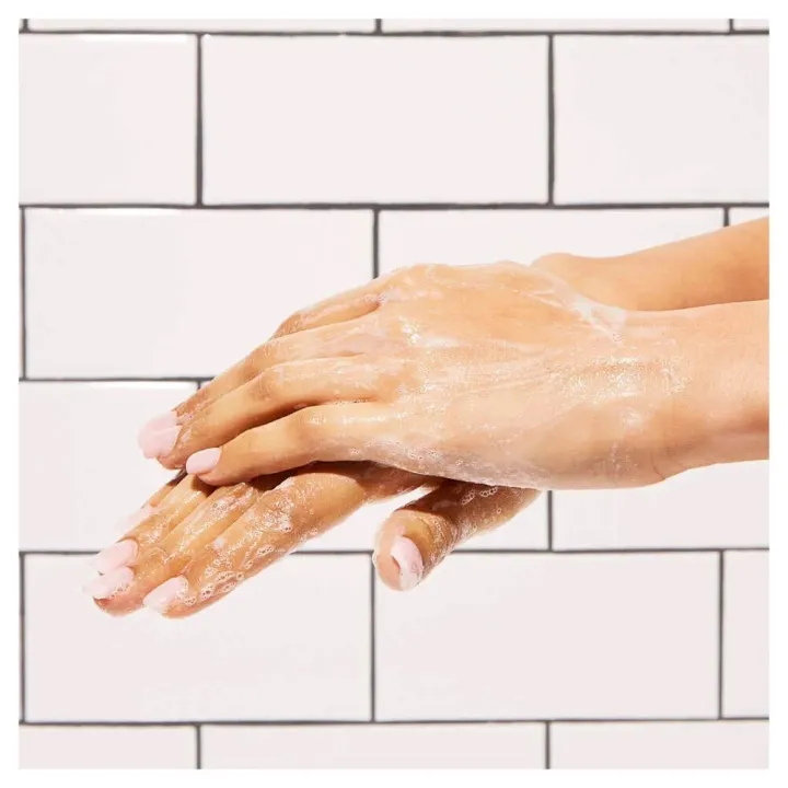 CeraVe%20Hydrating%20Foaming%20Oil%20Cleanser%20236ml%20UK%20-%20Image%205