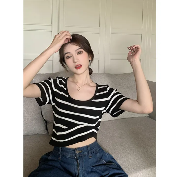 Black%20and%20White%20Stripes%20T%20T-shirt%20Women's%20Summer%20Short-Sleeved%20Sweater%20Korean-Style%20Slim-Fit%20Hot%20Girl%20off-the-Navel%20Shoulder%20Design%20Short%20Top%20-%20Image%204