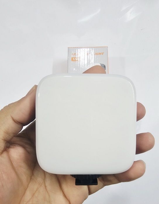 M88%20Handheld%20LED%20Video%20Light%20Rechargable%20-%20Image%204