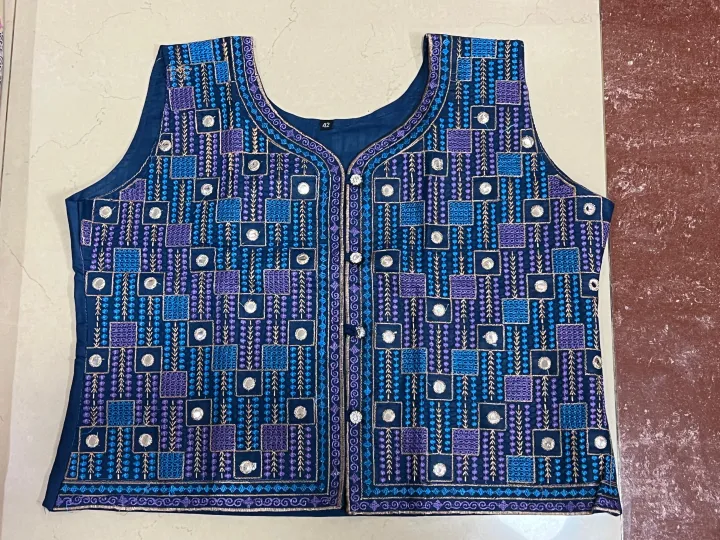 Elegant%20Embroidered%20Sleeveless%20Blouse%20Top%20for%20Girls%20-%20Floral/Geometric%20Pattern,%20Regular%20Fit%20-%20Image%202