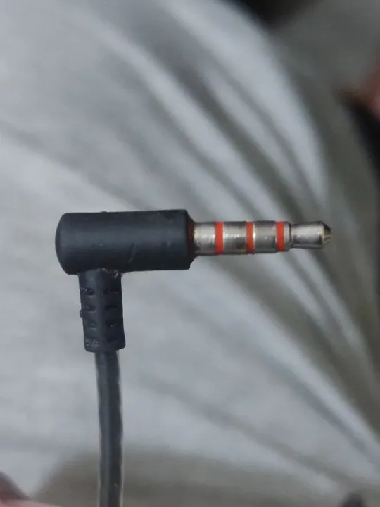 geeoo%20X10%20plus-Powerful%20Sound%20and%20Strong%20Bass%20Wired%20Earphone-Headphones%20with%20Plastic%20Catching%20-%20Image%204